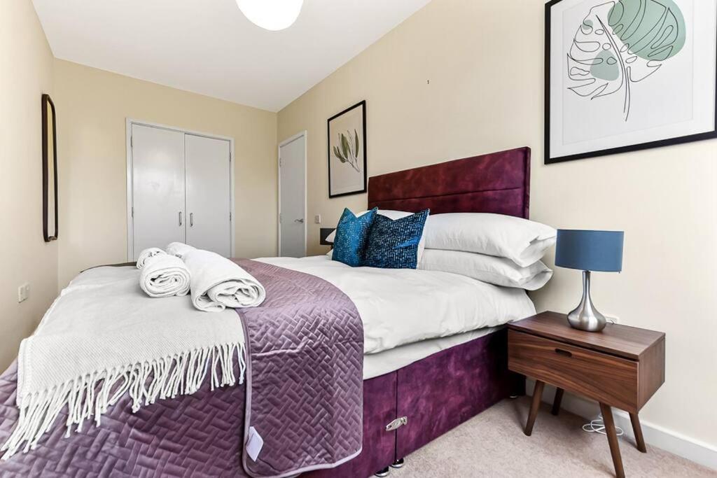 Large Group & Contractor Booking! Duplex W/Parking Milton Keynes Exterior foto