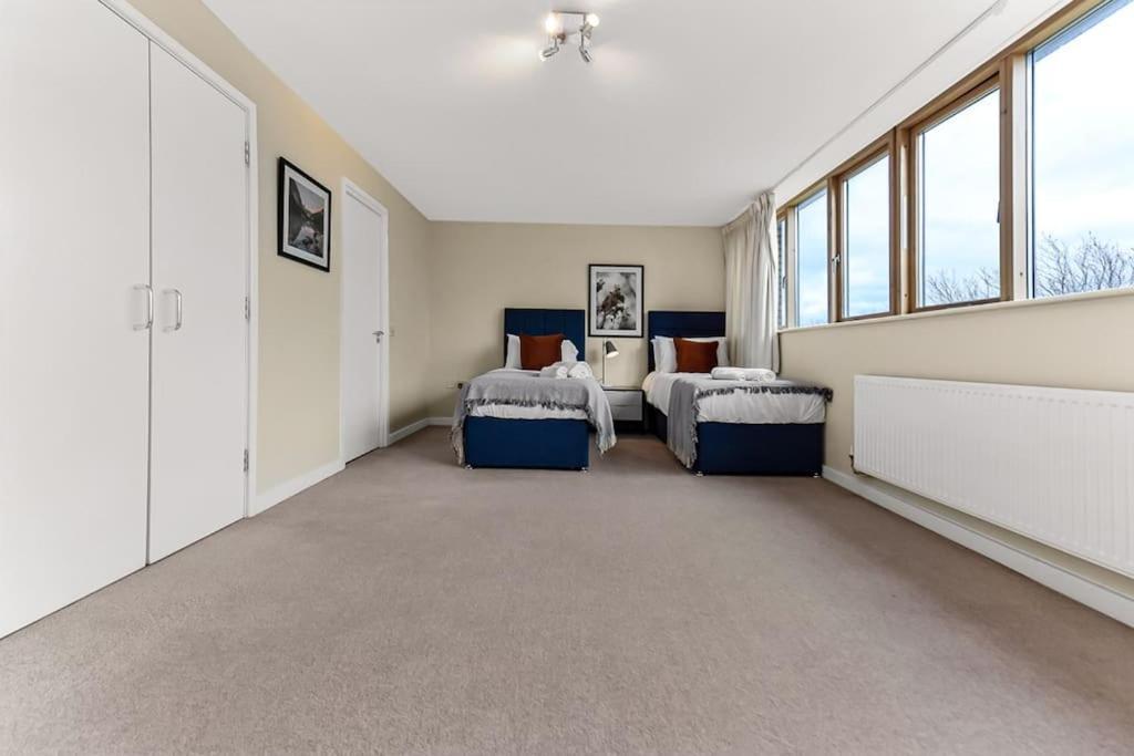 Large Group & Contractor Booking! Duplex W/Parking Milton Keynes Exterior foto